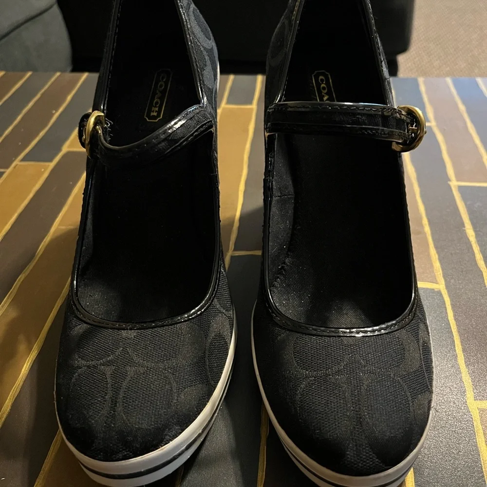 Coach Pumps - Picture 3 of 6